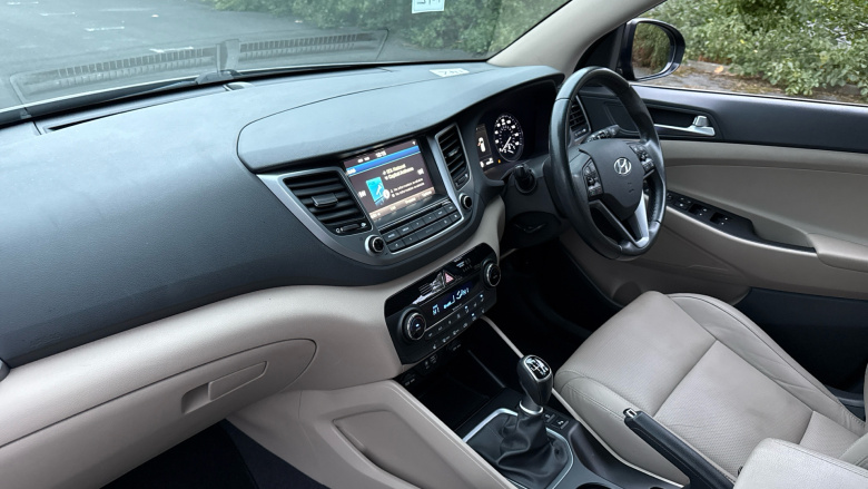 Hyundai Tucson 2.0 CRDi Blue Drive Premium 5dr 2WD Diesel Estate